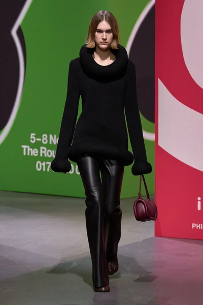 Look 12